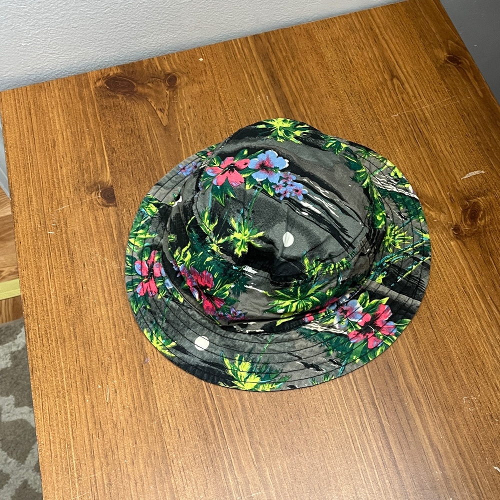 The Green Flowered Hat, OS